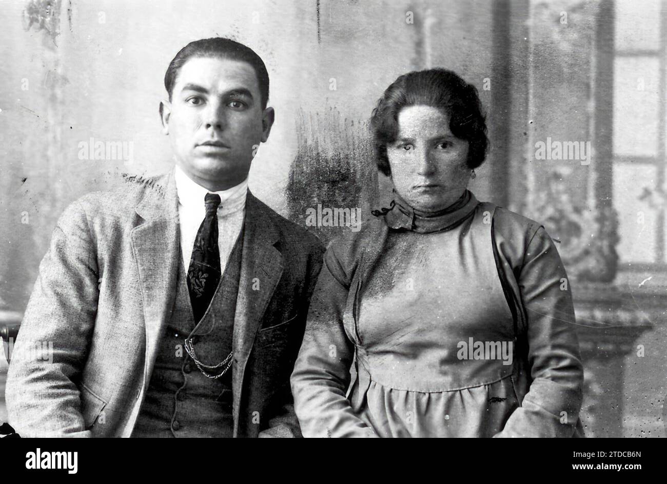 02/28/1921. Presunti complici nell'omicidio del signor Eduardo dato. Luis Nicolau, o Leopoldo Noble, e sua moglie, Lucía Joaquina Concepción, che la polizia sta inseguendo. Crediti: Album / Archivo ABC / José Luis Martín Mena Foto Stock