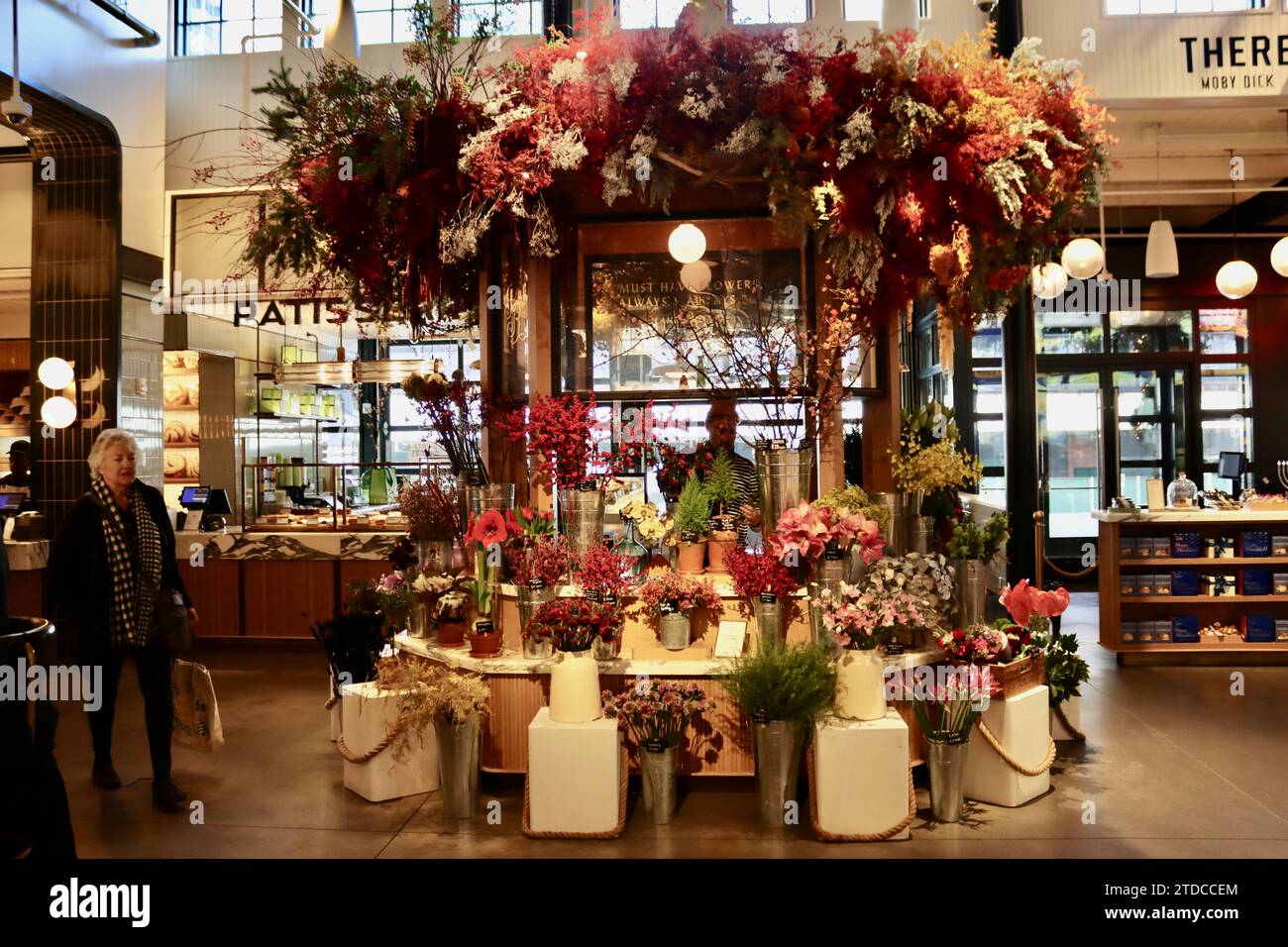 Negozio di fiori all'interno dello storico edificio di Tin presso South Street Seaport a Lower Manhattan, New York Foto Stock