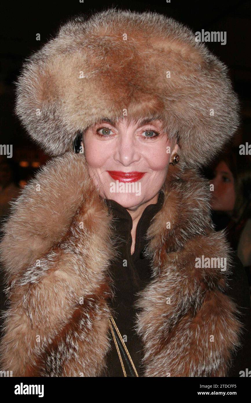 Linda Dano partecipa alla Mercedes-Benz Fashion Week New York Fall 2008 Collection a Bryant Park a New York City il 5 febbraio 2008. Photo Credit: Henry McGee/MediaPunch Foto Stock