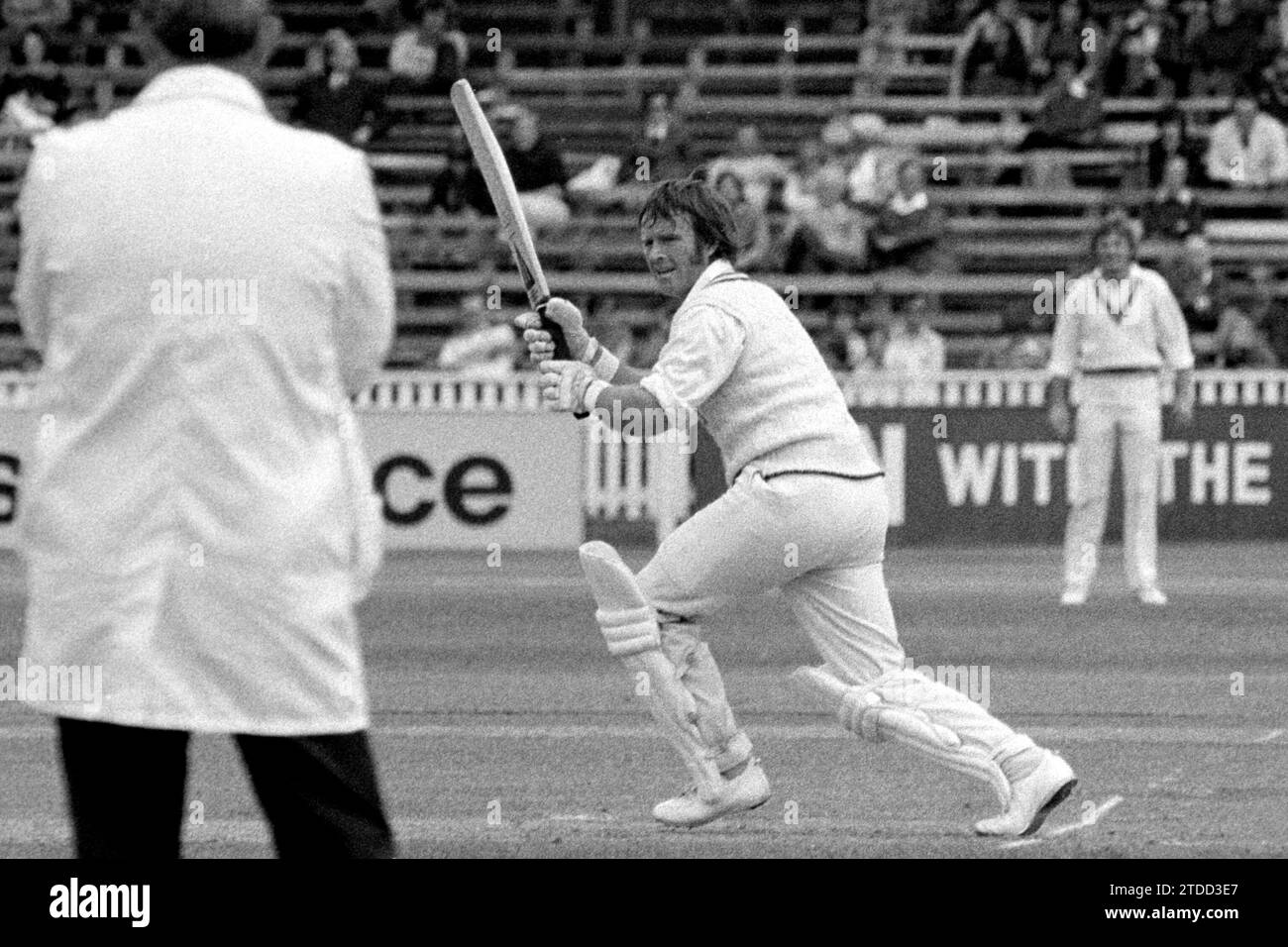 Dennis amiss batte per il Warwickshire CCC all'Edgbaston Cricket Ground 1977 - Tour Match contro gli australiani Foto Stock