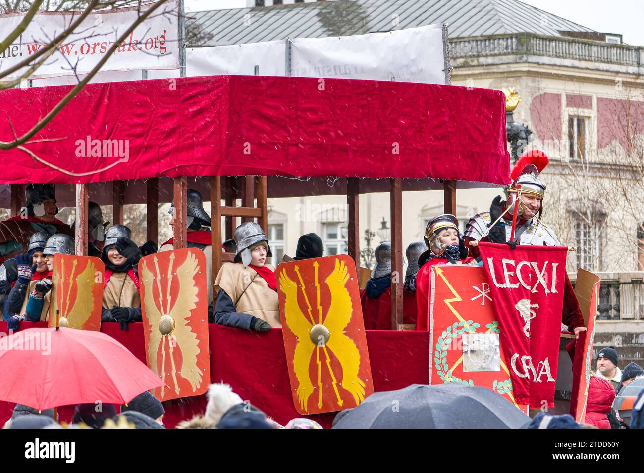 Varsavia, Polonia - 6 gennaio 2022: Processione di strada dei tre saggi nella capitale polacca. Foto Stock