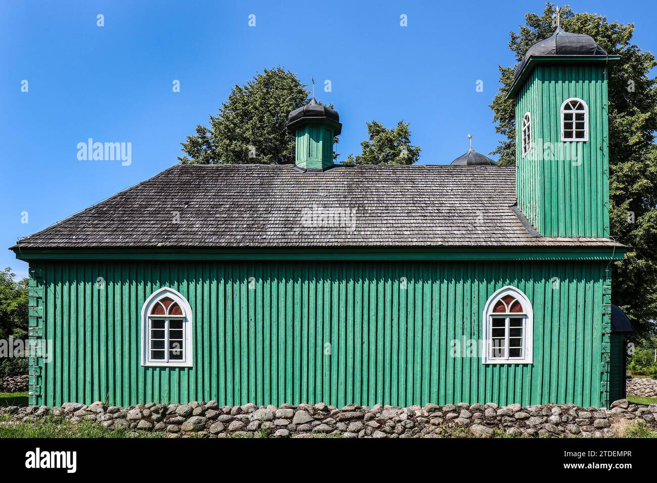 Storica moschea tatara Lipka in legno verde a Kruszyniany, Polonia Foto Stock