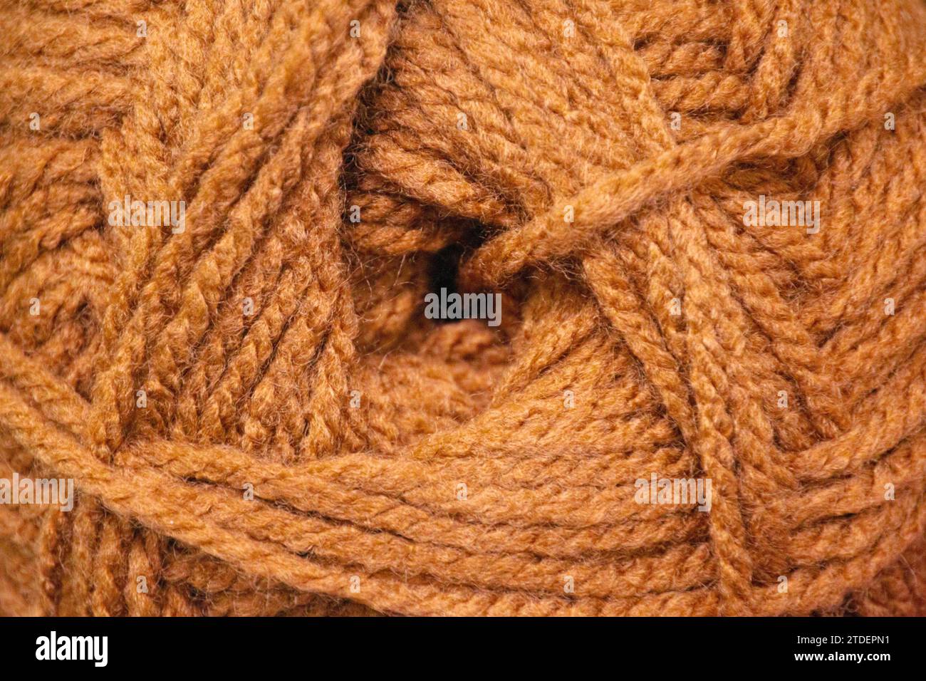 Palla di lana d'arancio. Trama o sfondo. Foto Stock