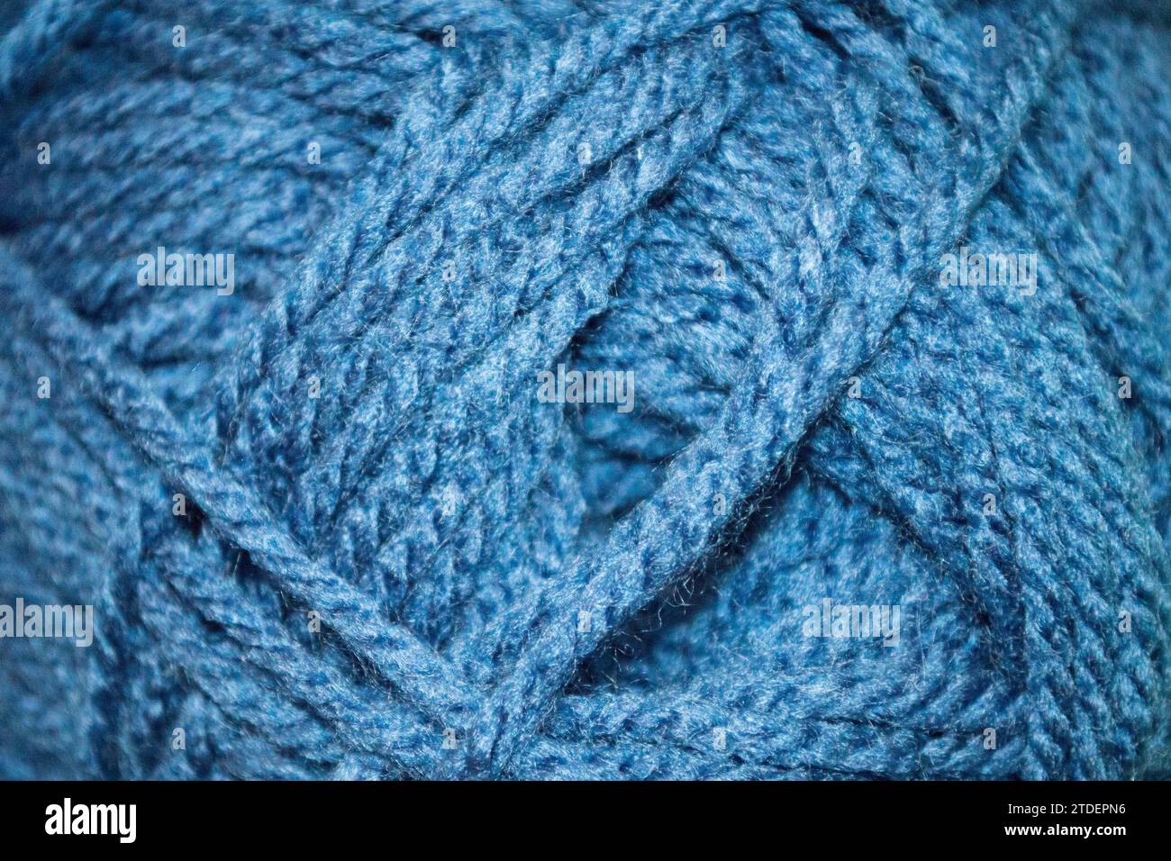 Palla di lana blu. Trama o sfondo. Foto Stock