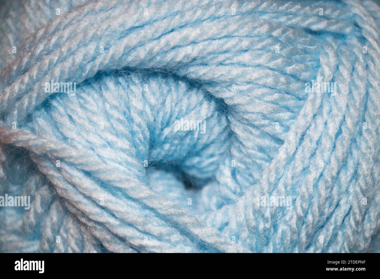 Palla di lana blu. Trama o sfondo. Foto Stock