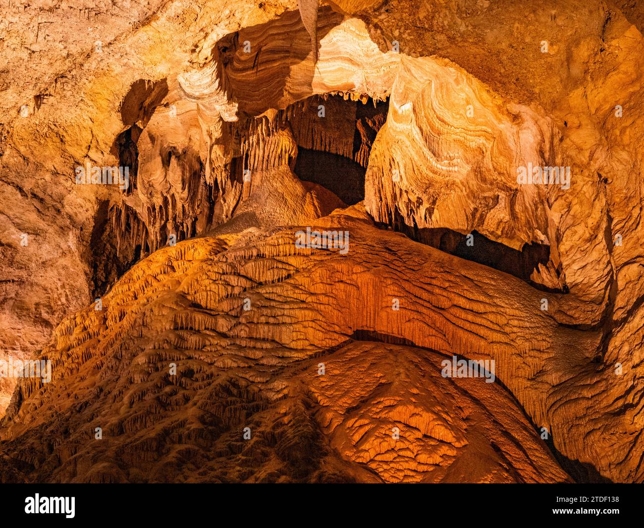 Immergiti nella grotta principale del Carlsbad Caverns National Park, sito patrimonio dell'umanità dell'UNESCO, situato nelle montagne Guadalupe, New Mexico Foto Stock
