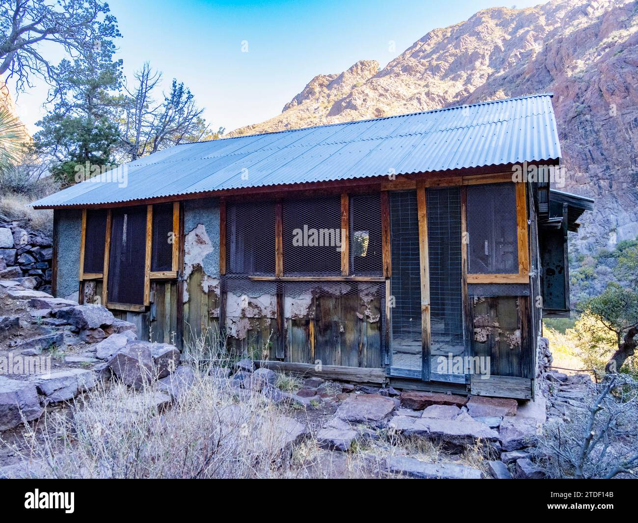 Edificio abbandonato verso la fine degli anni '1800 del Van Patten Mountain Camp, Dripping Springs Trail, Las Cruces, New Mexico, Stati Uniti d'America Foto Stock