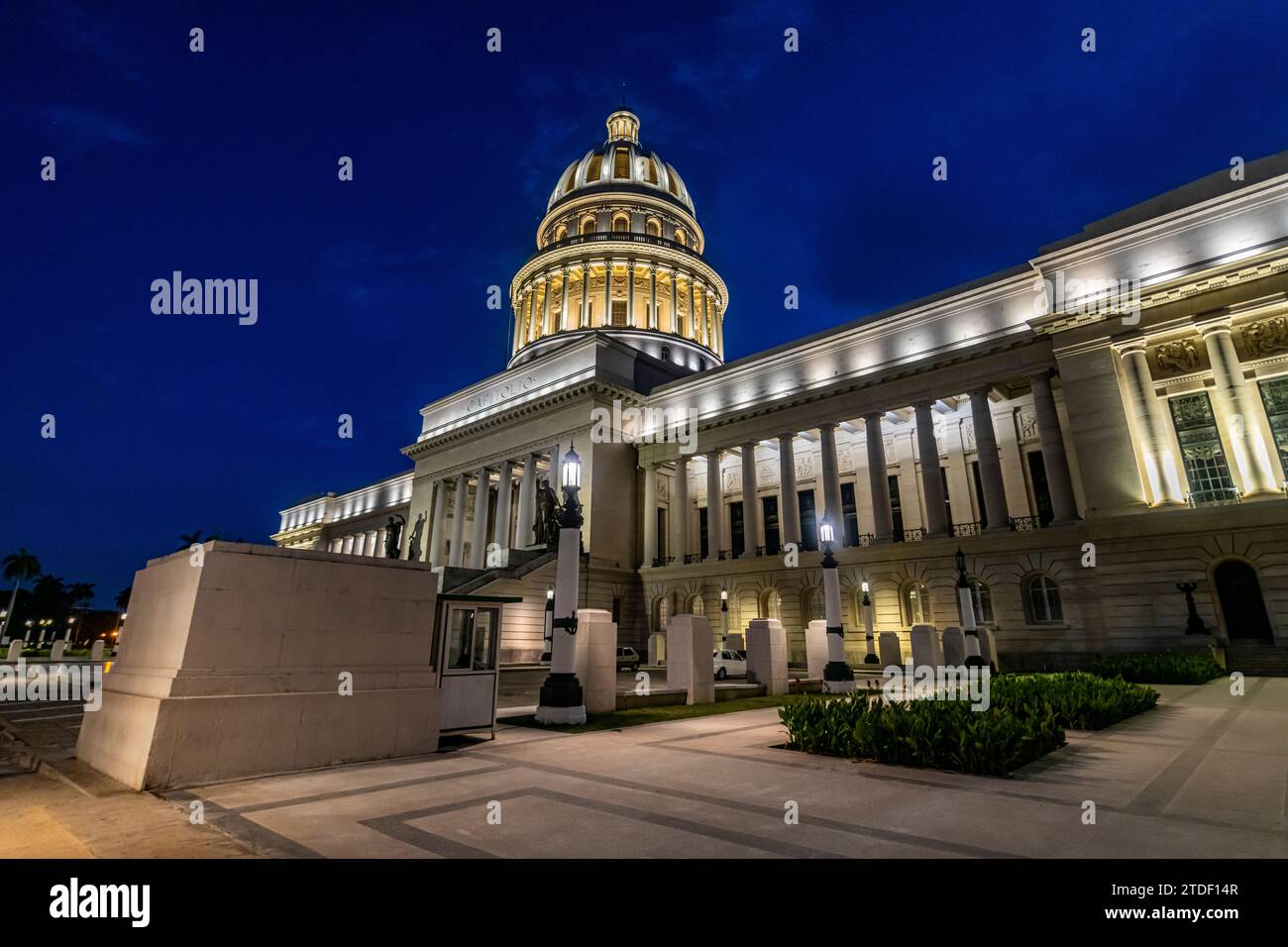 Ripresa notturna del Parlamento di l'Avana, Cuba, Indie occidentali, America centrale Foto Stock