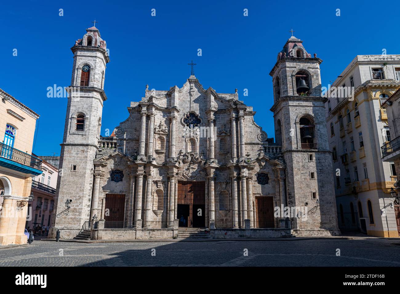 Cattedrale nella città vecchia di l'Avana, sito patrimonio dell'umanità dell'UNESCO, l'Avana, Cuba, Indie occidentali, America centrale Foto Stock