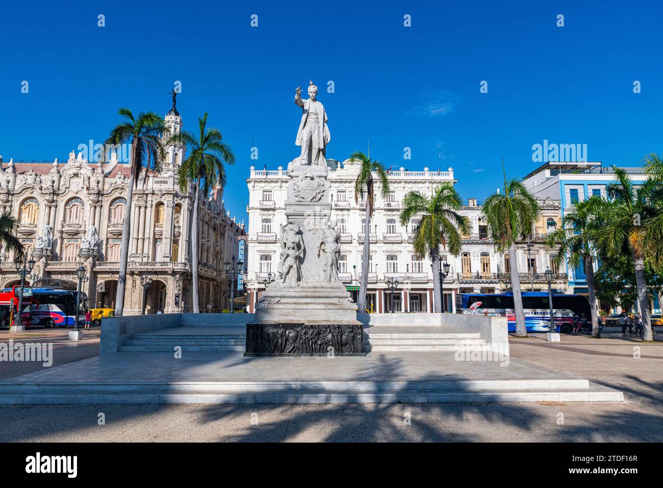 Statua di Jose Marti nel Parque Central, l'Avana, Cuba, Indie occidentali, America centrale Foto Stock