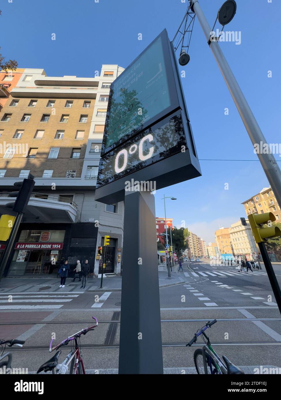 Temperature fredde per le strade di Saragozza, Spagna Foto Stock