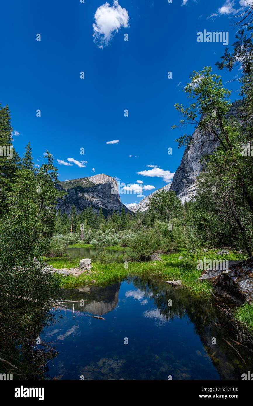 Lago Mirror nel canyon Tenaya, parco nazionale Yosemite, sito patrimonio dell'umanità dell'UNESCO, California, Stati Uniti d'America, Nord America Foto Stock