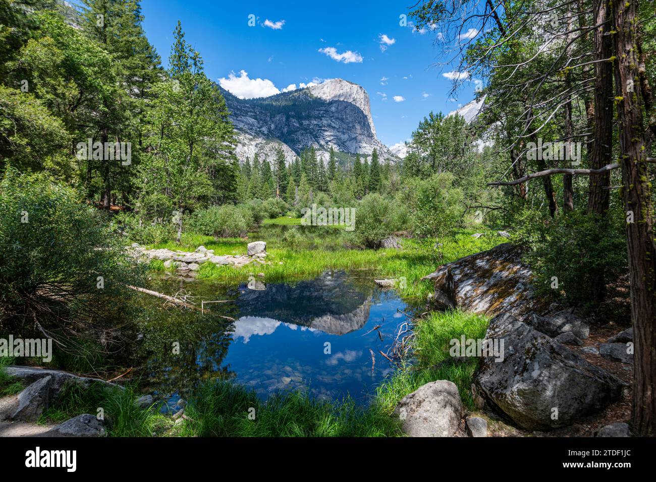 Lago Mirror nel canyon Tenaya, parco nazionale Yosemite, sito patrimonio dell'umanità dell'UNESCO, California, Stati Uniti d'America, Nord America Foto Stock