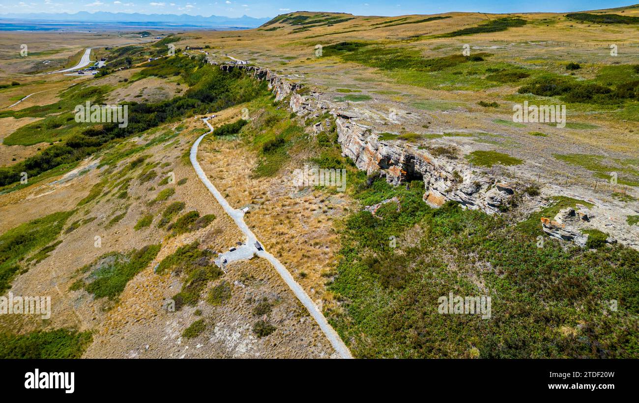 Aerial of the Head si è abbattuto a Buffalo Jump, sito patrimonio dell'umanità dell'UNESCO, Alberta, Canada, Nord America Foto Stock