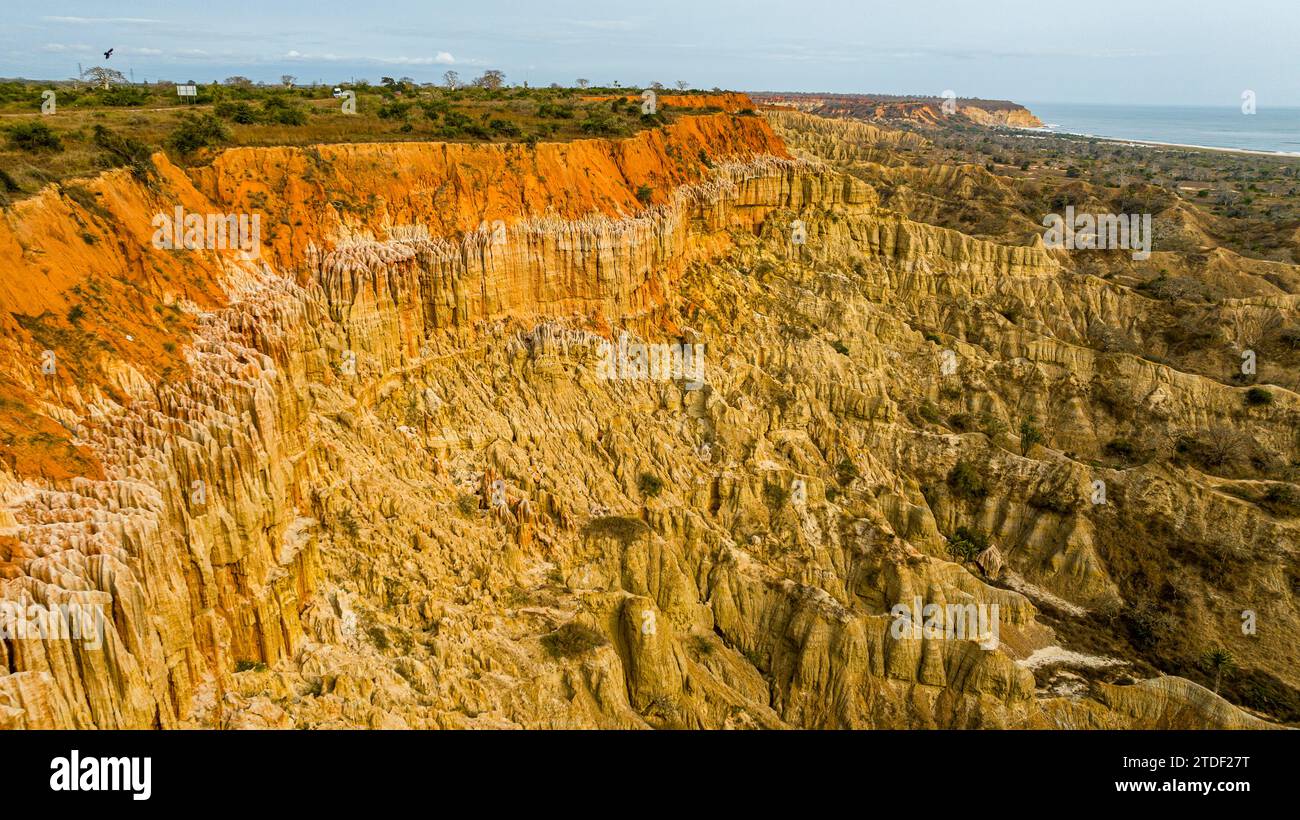 Aerea del paesaggio erosivo di arenaria di Miradouro da Lua (punto panoramico della Luna), a sud di Luanda, Angola, Africa Foto Stock