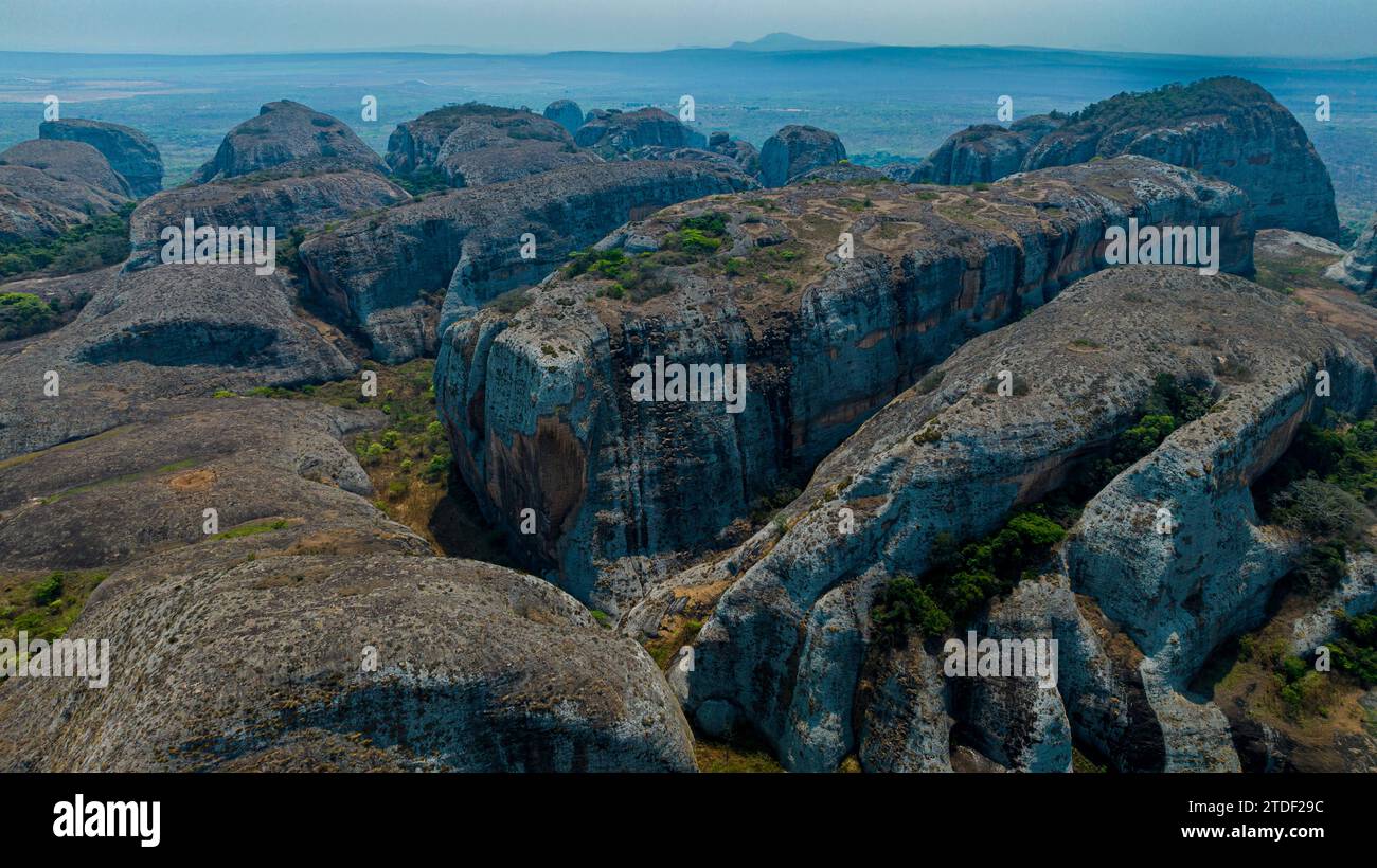 Aereo di rocce nere di Pungo Andongo, Malanje, Angola, Africa Foto Stock