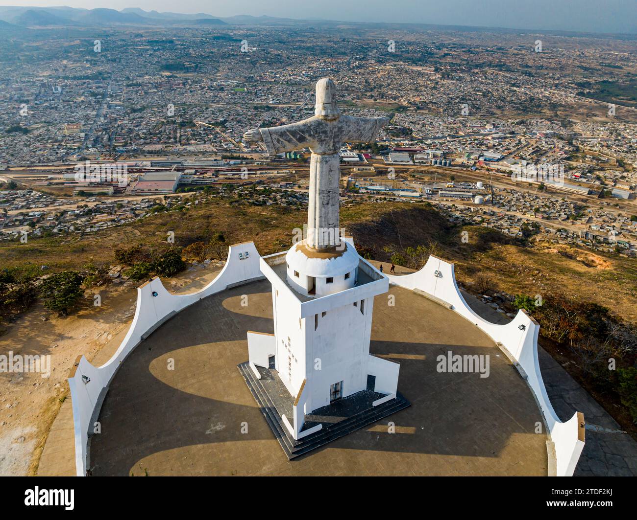 Statua aerea del Cristo Re, che si affaccia su Lubango, Angola, Africa Foto Stock