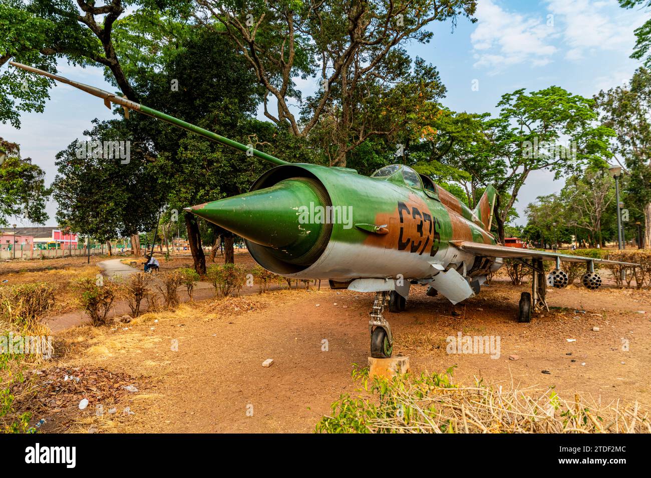 Ex jet militare in un parco, Luena, Moxico, Angola, Africa Foto Stock
