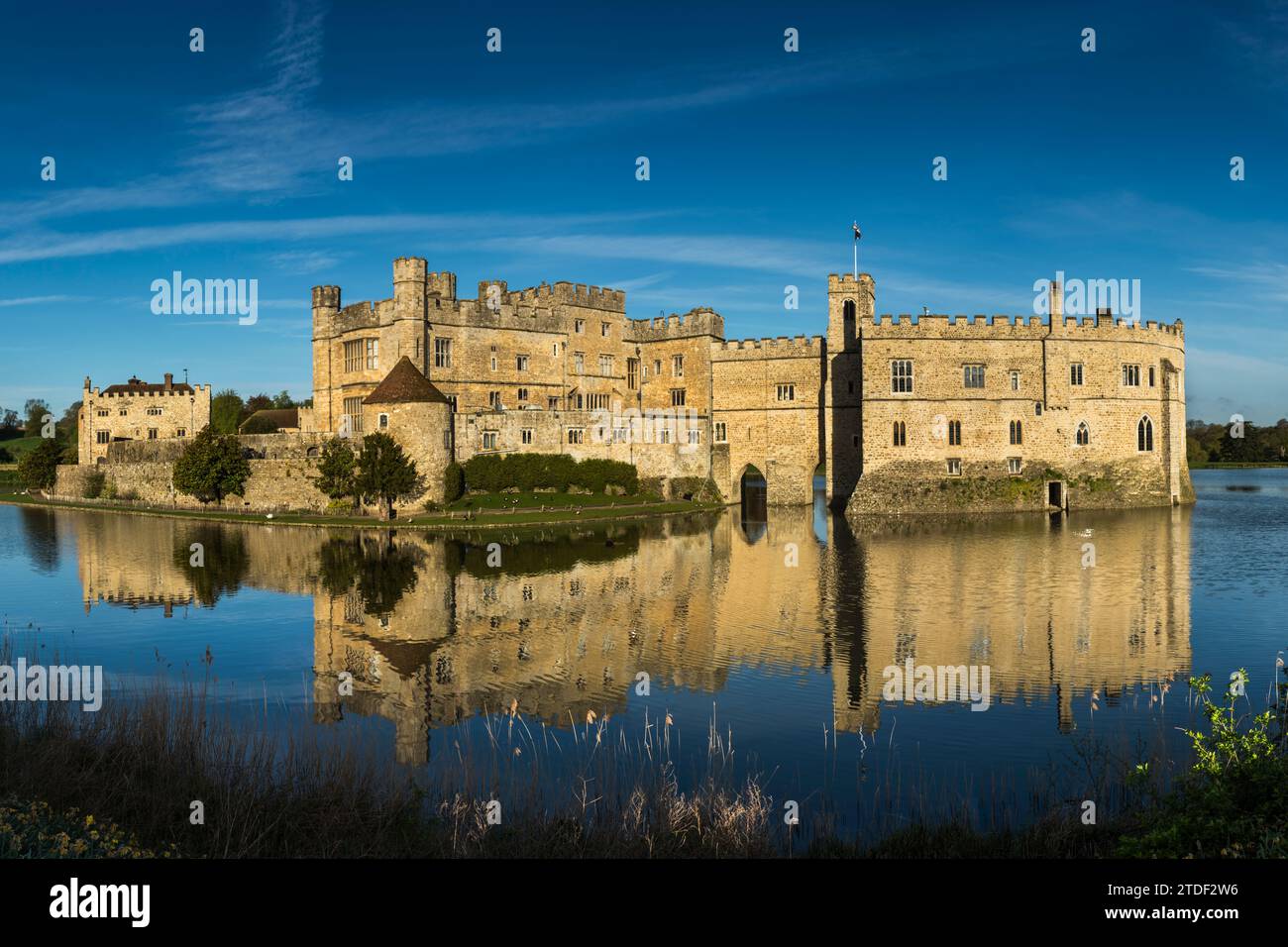 Castello di Leeds al primo mattino, vicino a Maidstone, Kent, Inghilterra, Regno Unito, Europa Foto Stock