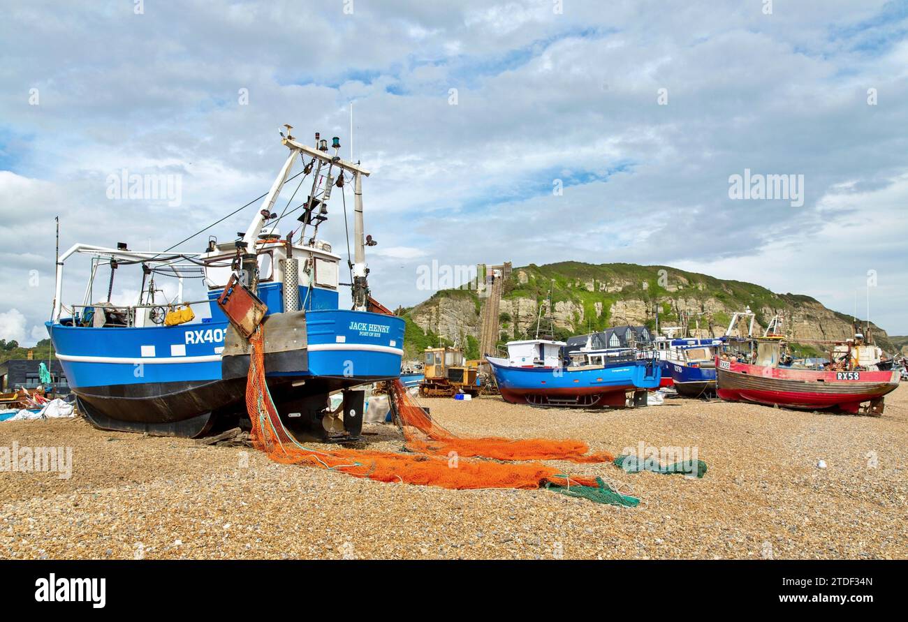 Barche da pesca sulla Stade (la spiaggia dei pescatori) a Hastings, East Sussex, Inghilterra, Regno Unito, Europa Foto Stock