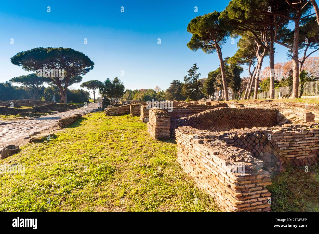 Il Portico del tetto spiovente, il sito archeologico di Ostia Antica, Ostia, provincia di Roma, Lazio (Lazio), Italia, Europa Foto Stock