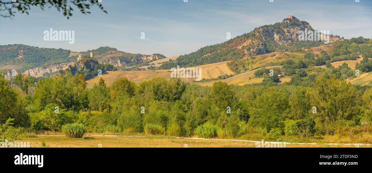 Vista della campagna verso San Leo, provincia di San Rimini, Emilia-Romagna, Italia, Europa Foto Stock