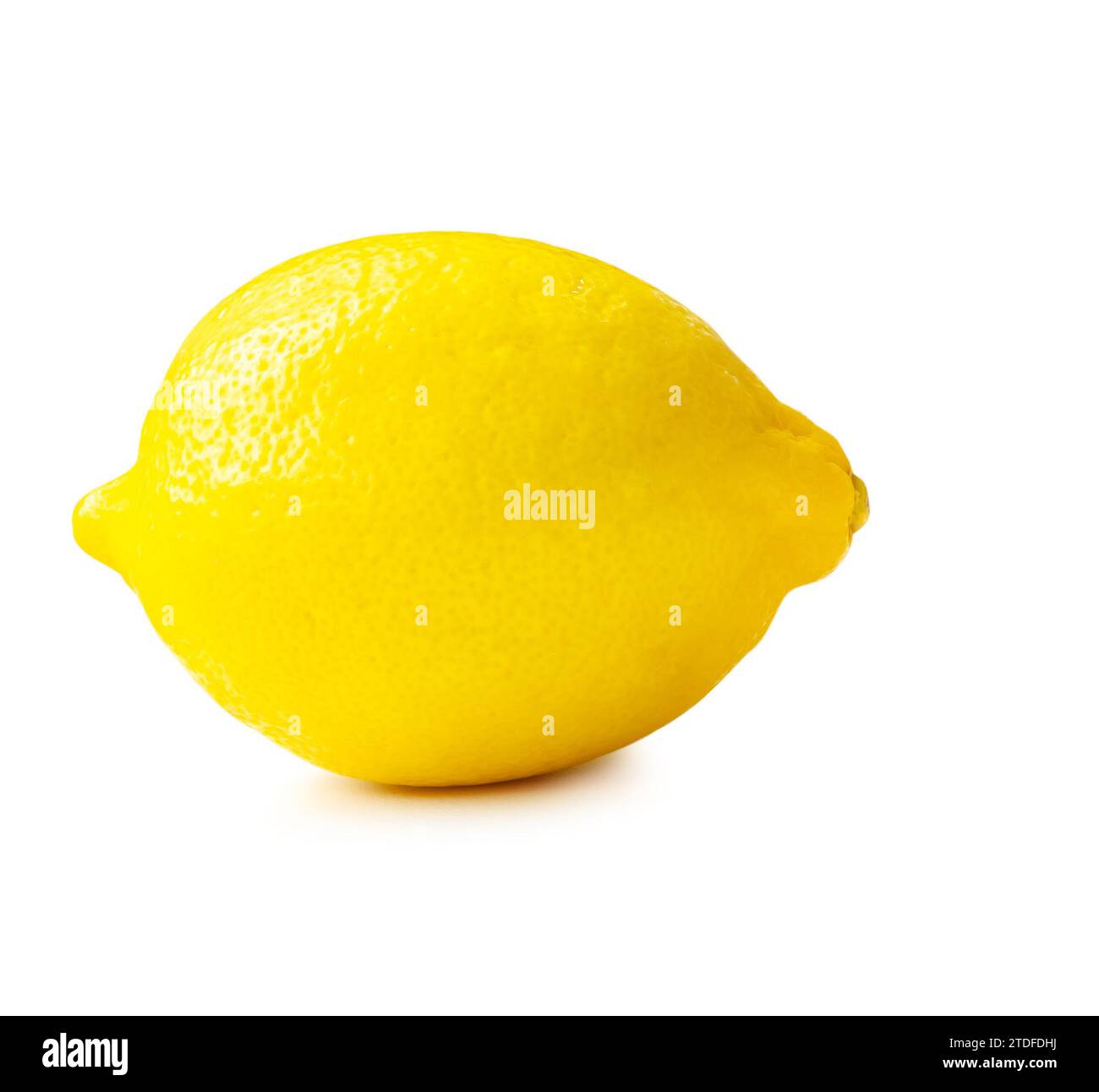Il singolo limone giallo fresco è isolato su sfondo bianco con percorso di ritaglio. Vista frontale e posizionamento piatto Foto Stock