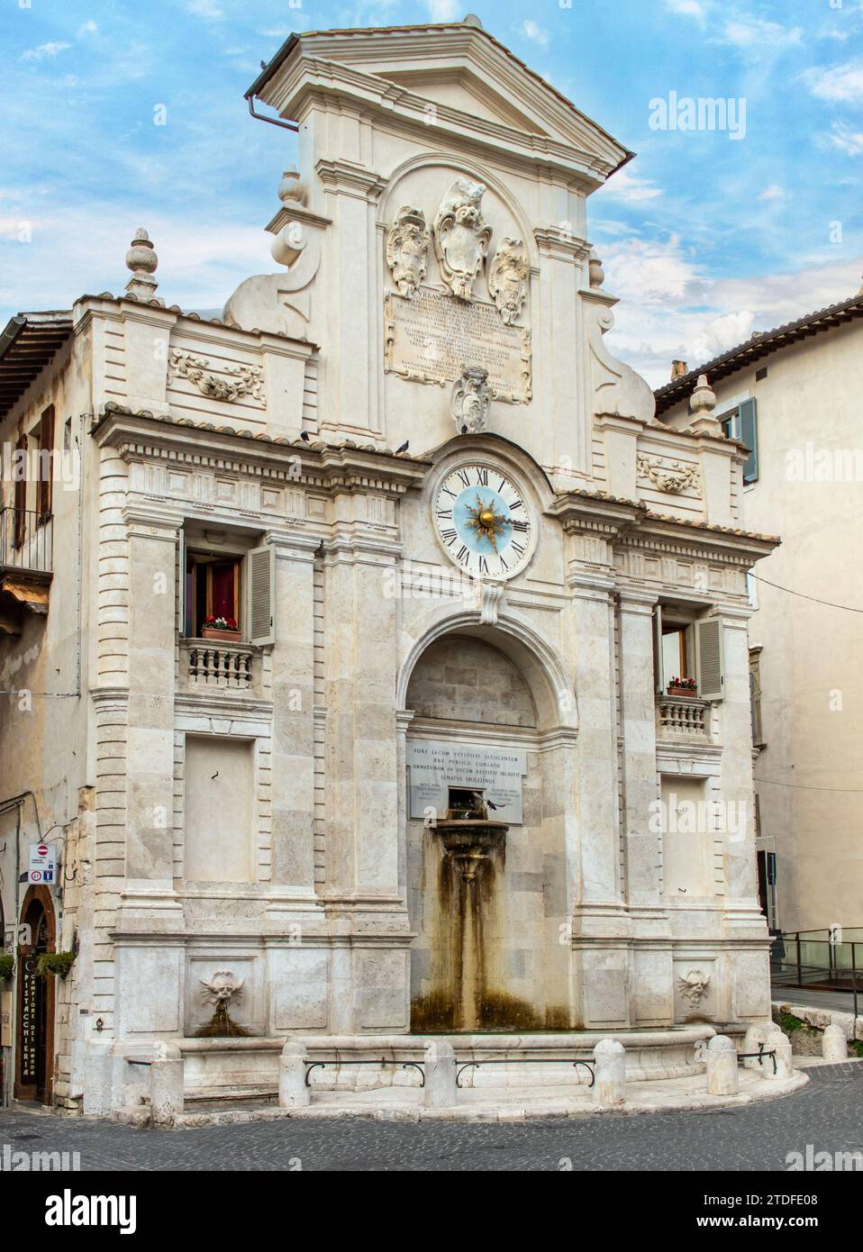 Spoleto, Italia - uno dei borghi più belli dell'Italia centrale, Spoleto mostra un meraviglioso centro storico, con stradine e vicoli stretti Foto Stock