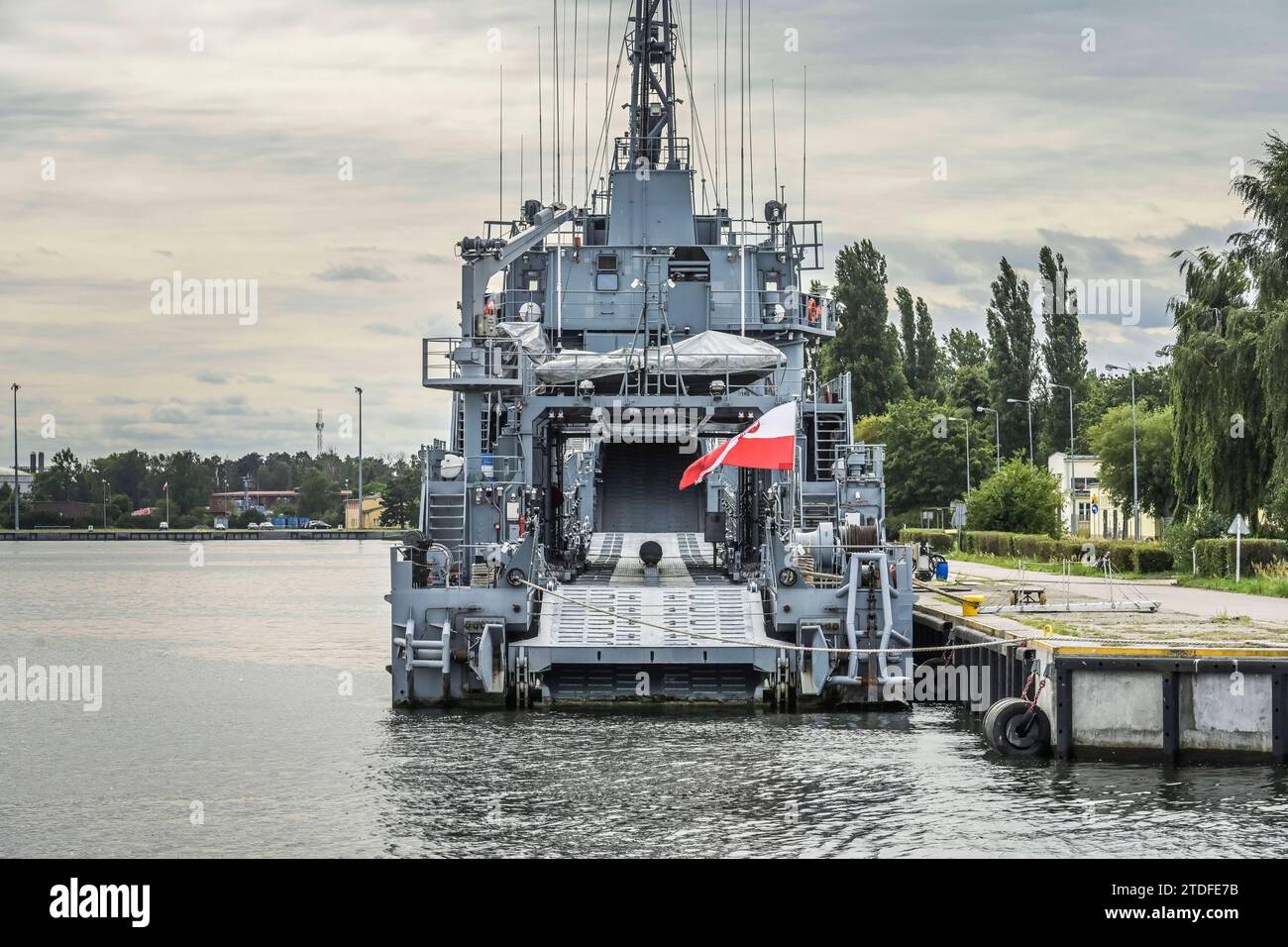 Kriegsschiff der polnischen Marine im Hafen von Swinemünde, Woiwodschaft Westpommern, Polen *** nave da guerra polacca nel porto di Swinemünde, Voivodato della Pomerania occidentale, Polonia Foto Stock