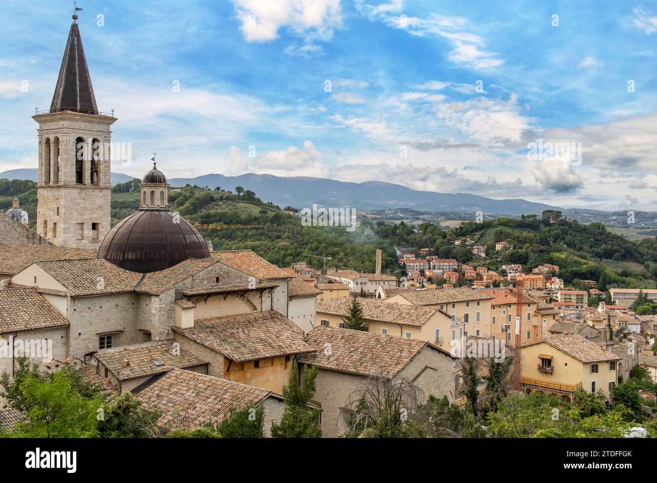 Spoleto, Italia - uno dei borghi più belli dell'Italia centrale, Spoleto mostra una meravigliosa città vecchia, con la sua famosa cattedrale Foto Stock