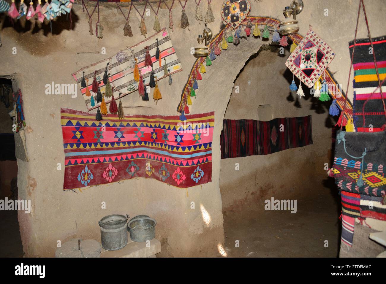 La fondazione della città di Harran risale probabilmente al XVIII secolo a.C.. Tipiche case coniche di questa regione Foto Stock