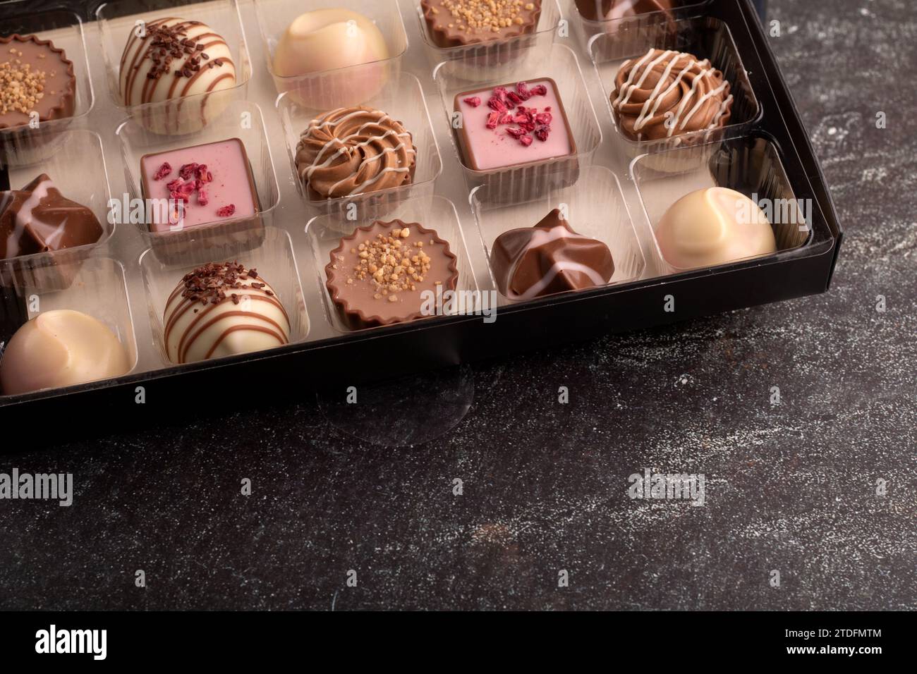 caramelle, dolci, cioccolato, assortimento, fotografia, tartufo, scuro, delizioso, gustoso, san valentino, varietà, pralina, raccolta, scatola, oggetto, dolcezza Foto Stock