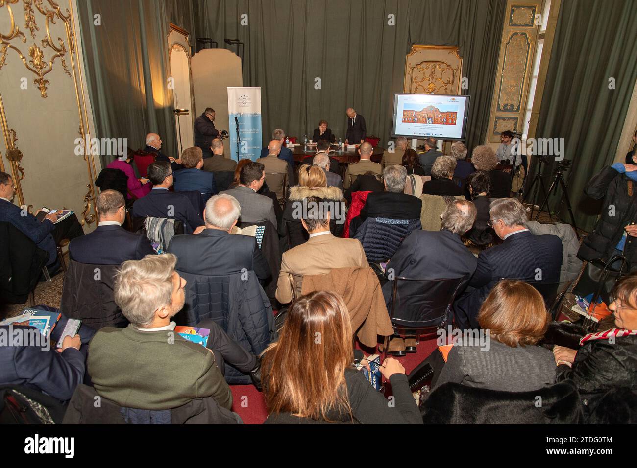 Italia Piemonte Torino Palazzo Carignano - Appartamento di mezzanotte - Meeting ' l'INTELLIGENZA e LA GUERRA LECTIO DI LUCIO CARACCIOLO' - IN OCCASIONE DEL 70 DELLO IUSE E DEL 30 DI LIMES, rivista geopolitica italiana Foto Stock