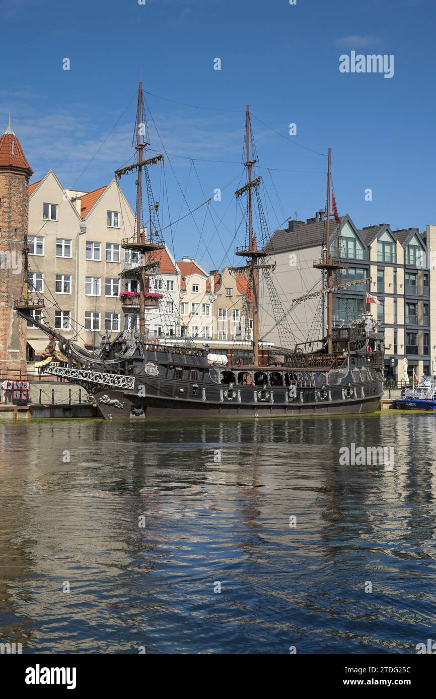 Nachbau Piratenschiff Czarna-Perla, Ausflugsboot auf der Motlawa, Altstadt, Danzica, Woiwodschaft Pommern, Polen Foto Stock