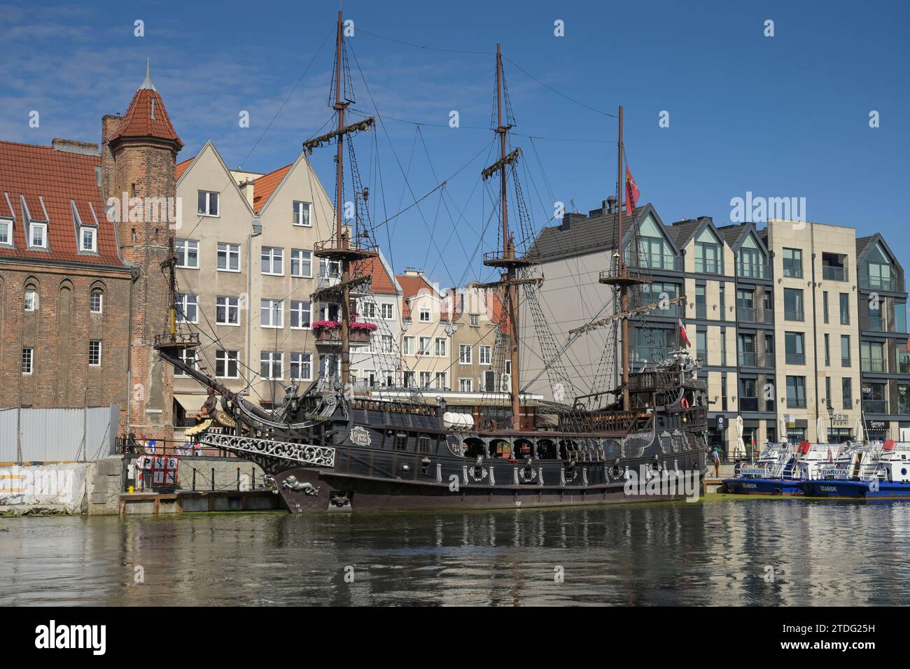 Nachbau Piratenschiff Czarna-Perla, Ausflugsboot auf der Motlawa, Altstadt, Danzica, Woiwodschaft Pommern, Polen Foto Stock