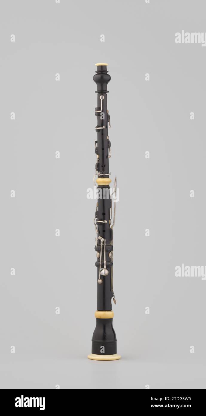 Oboe, Schott fils, 1840 Hobo van Ebony con cinque valvole, anelli in avorio, un timbro rimovibile e una piccola tazza viennese. Il terzo divario è doppio. Contrassegnato su tutte le parti: [Ruota] / B. Schott Fils / A Mayence. Mainz ebony (legno). ivory Hobo van Ebony con cinque valvole, anelli in avorio, un timbro rimovibile e una piccola tazza viennese. Il terzo divario è doppio. Contrassegnato su tutte le parti: [Ruota] / B. Schott Fils / A Mayence. Mainz ebony (legno). ivory Foto Stock