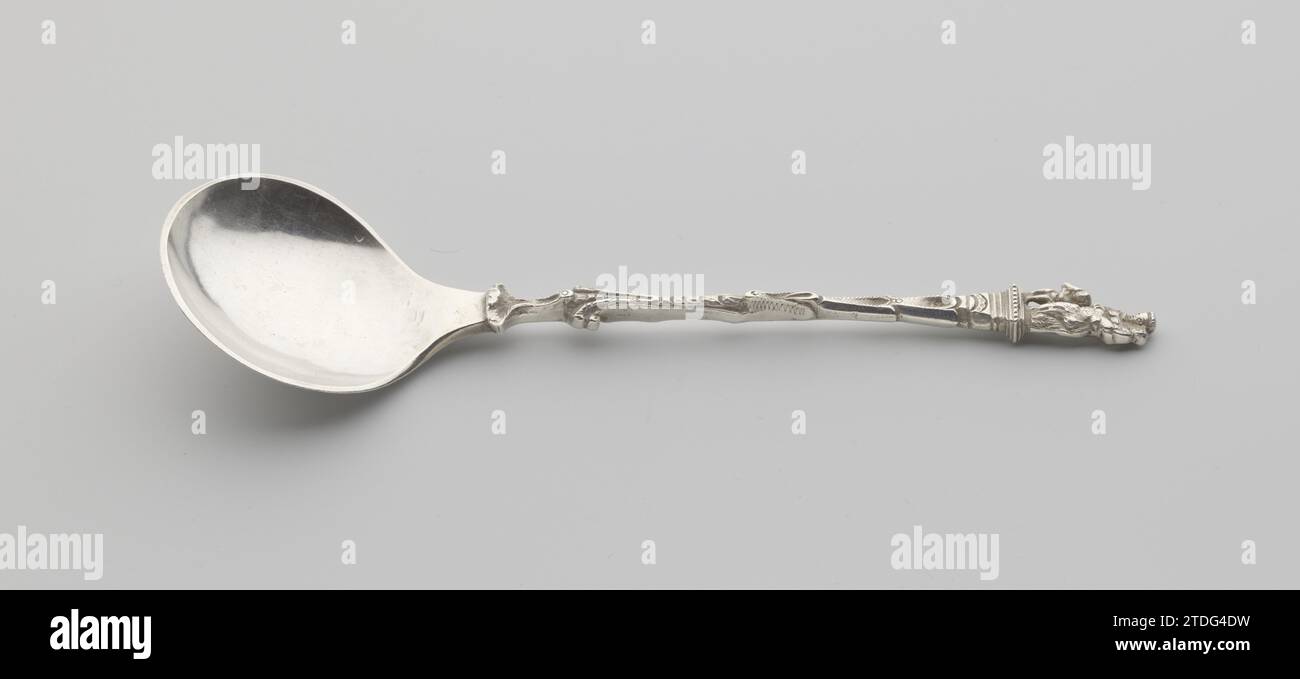Lepel, anonimo, c. 1400 - c. 1950 cucchiaio d'argento. Lo stelo è coronato da una donna con un bambino sul braccio e un bambino dalla mano, che rappresenta l'amore materno. Marchi sul retro del contenitore, la lettera annuale T e altri marchi. Appartiene alla fatt. BK-NM-2942. Cucchiaio argento (metallo). Lo stelo è coronato da una donna con un bambino sul braccio e un bambino dalla mano, che rappresenta l'amore materno. Marchi sul retro del contenitore, la lettera annuale T e altri marchi. Appartiene alla fatt. BK-NM-2942. argento (metallo) Foto Stock