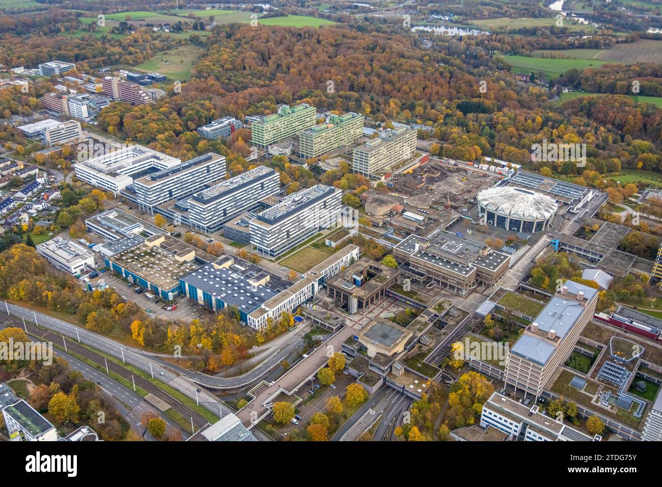 Vista aerea, complesso edilizio della RUB Ruhr University Bochum, sostituzione del cantiere nuovo edificio NA, edificio rotondo a forma di conchiglia Audima Foto Stock