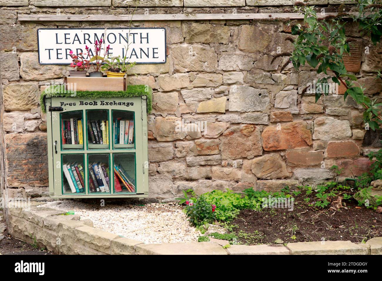 Piccolo scambio di libri gratuito a Learnmonth Terrace Lane Edimburgo. Foto Stock