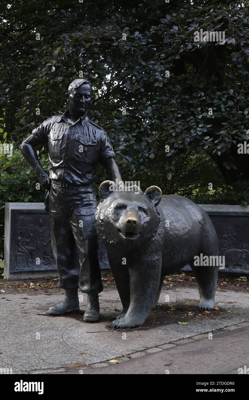 Statua di Wojtek "l'orso soldato" a Edimburgo Foto Stock