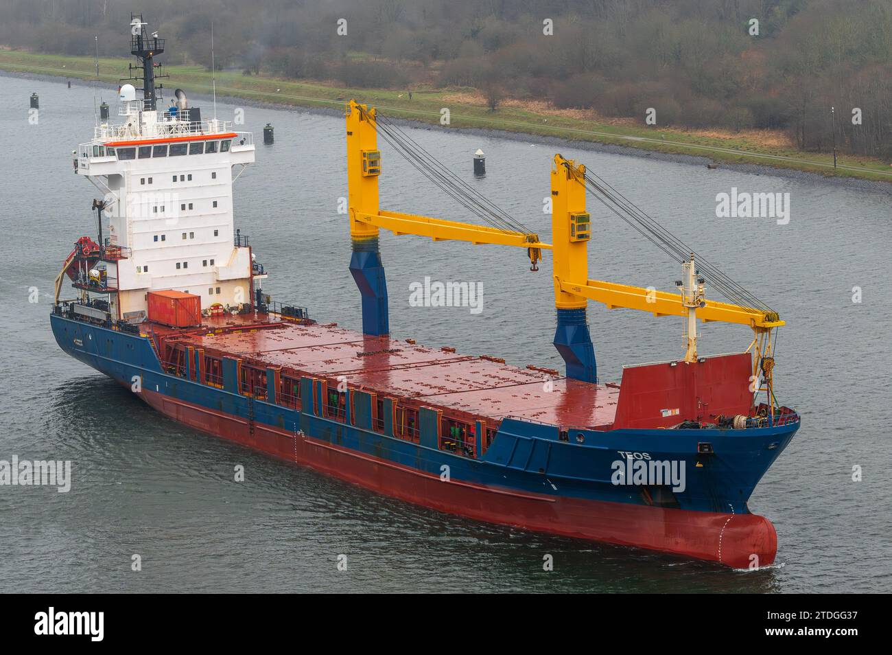 Nave da carico generale TEOS che passa per il Canale di Kiel Foto Stock