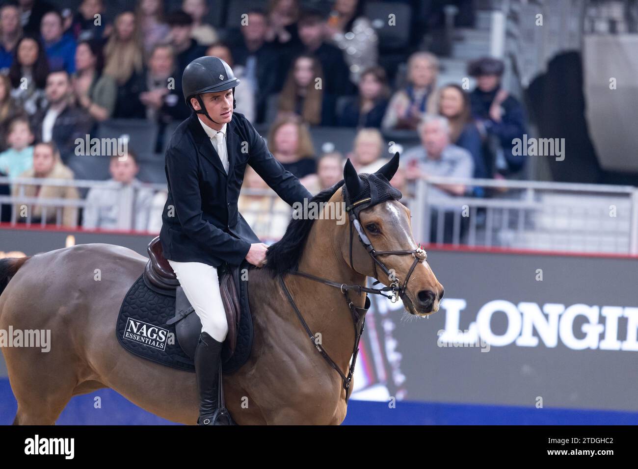 Londra, Regno Unito. 18 dicembre 2023. Joseph Trunkfield della Gran Bretagna con Over the Top van den Haagakkers durante la competizione Six Bar Showjumping al London International Horse Show il 18 dicembre 2023, London Excel Centre, Regno Unito (foto di Maxime David - MXIMD Pictures) credito: MXIMD Pictures/Alamy Live News Foto Stock