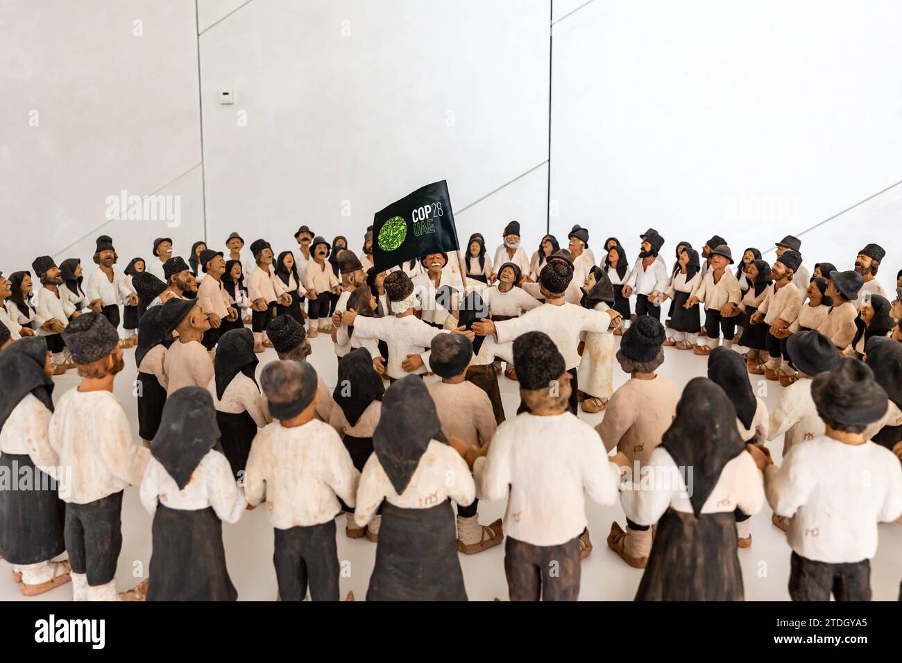 Dubai. Emirati Arabi Uniti, 1 dicembre 2023. Un'opera d'arte è visibile durante la COP28, Conferenza ONU sui cambiamenti climatici, tenuta dall'UNFCCC al Dubai Exhibition Center. COP28, in programma dal 30 novembre al 12 dicembre, si concentra su come particolari nazioni hanno gestito la realizzazione dei suoi obiettivi climatici. La Conferenza di Dubai si concentra anche sulle comunità più vulnerabili e sul Fondo per perdite e danni. Credito: Dominika Zarzycka/Alamy Foto Stock