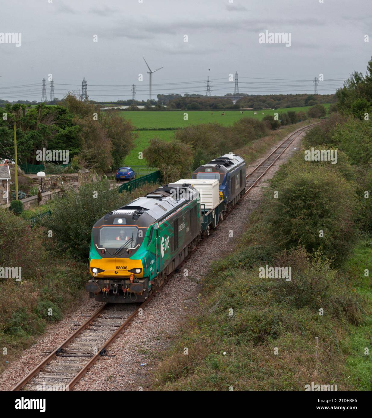 Servizi ferroviari diretti Classe 68 locomotiva 68006 sulla ferrovia della diramazione di Heysham con il treno della fiasca nucleare da Heysham Foto Stock