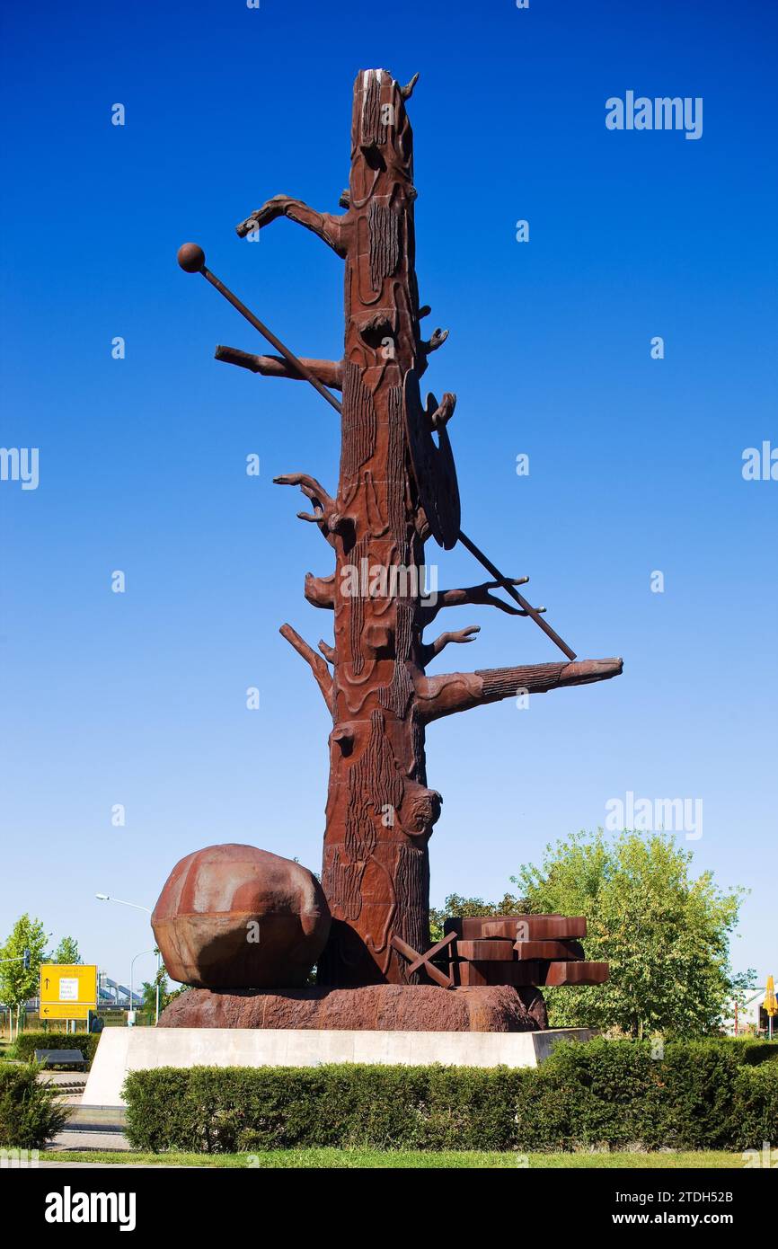 Elbquelle, grande scultura in ferro (alta 25 metri) a forma di quercia dell'artista tedesco Joerg Immendorff dell'hotel Mercure e del Foto Stock