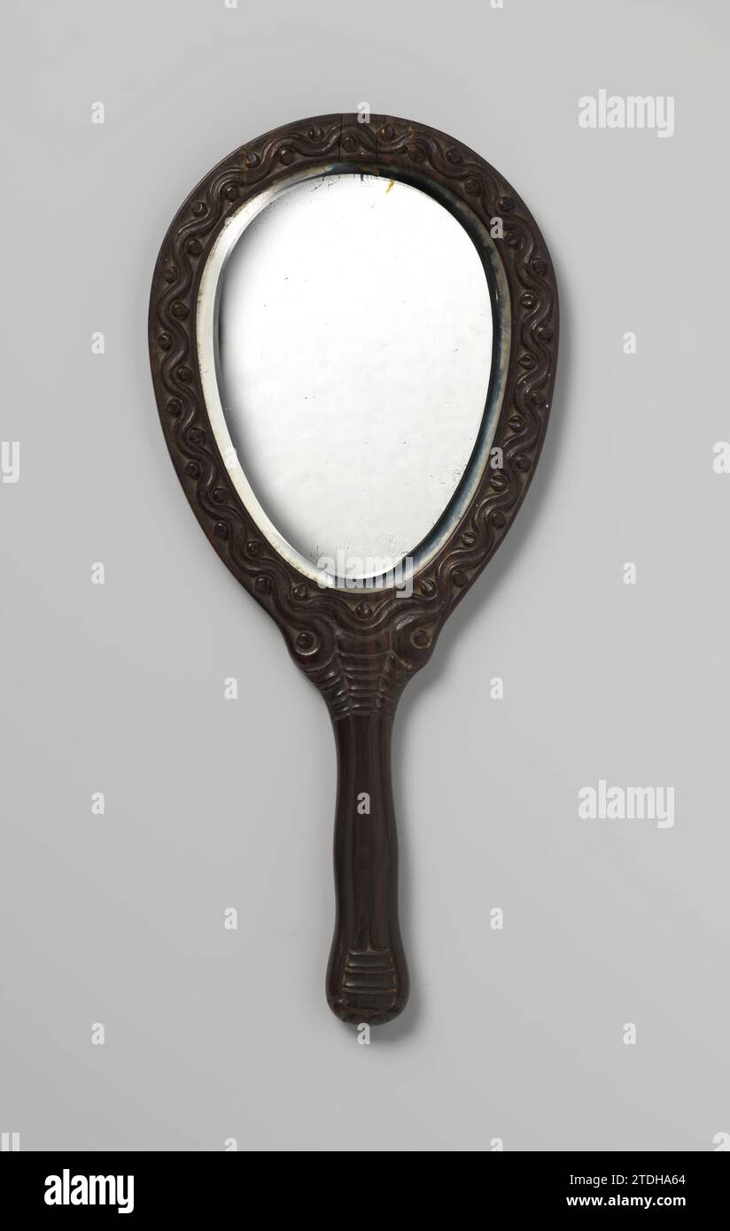 Specchio a mano in legno, ovale con manico, anonimo, c. 1400 - c