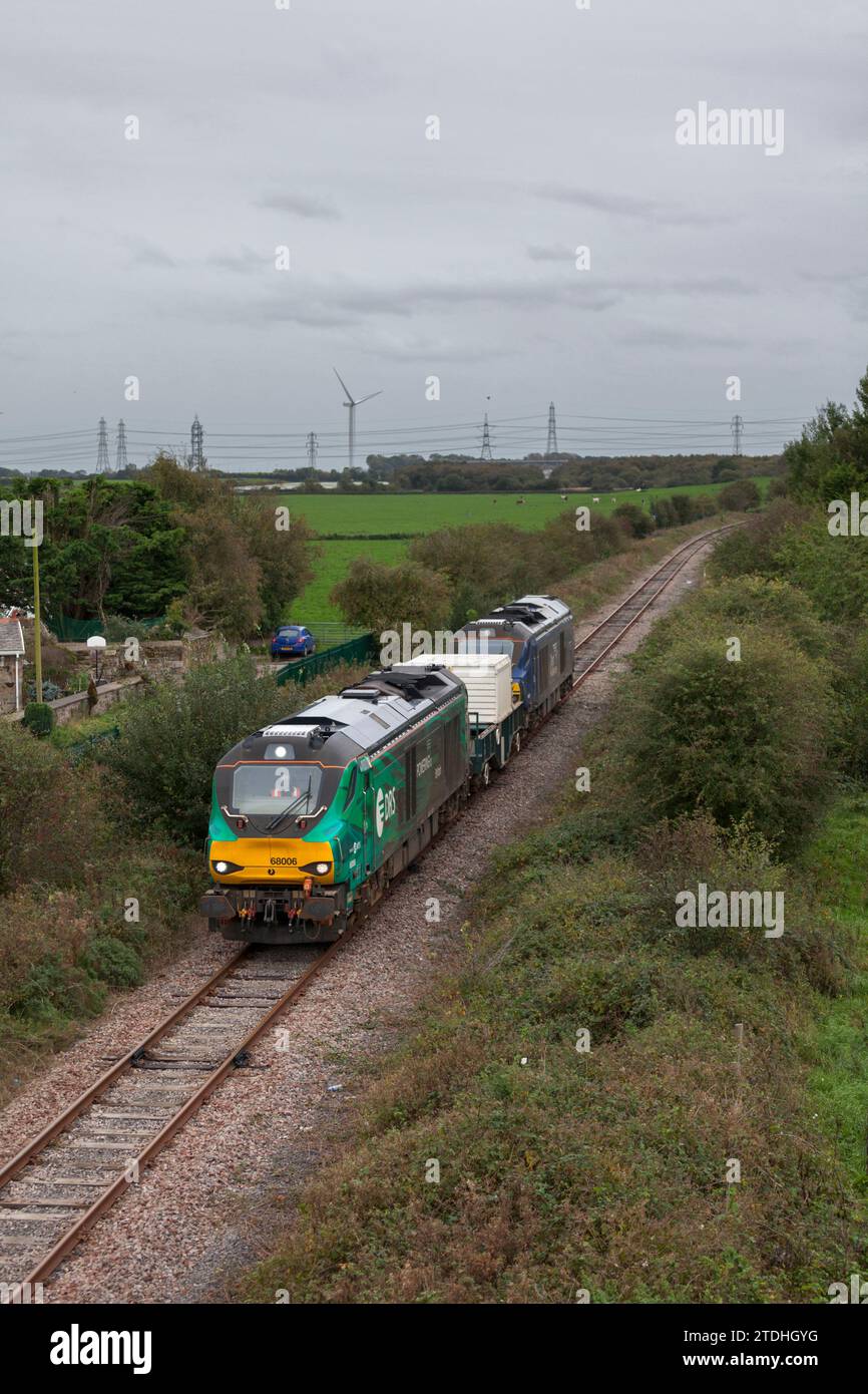 Servizi ferroviari diretti Classe 68 locomotiva 68006 sulla ferrovia della diramazione di Heysham con il treno della fiasca nucleare da Heysham Foto Stock