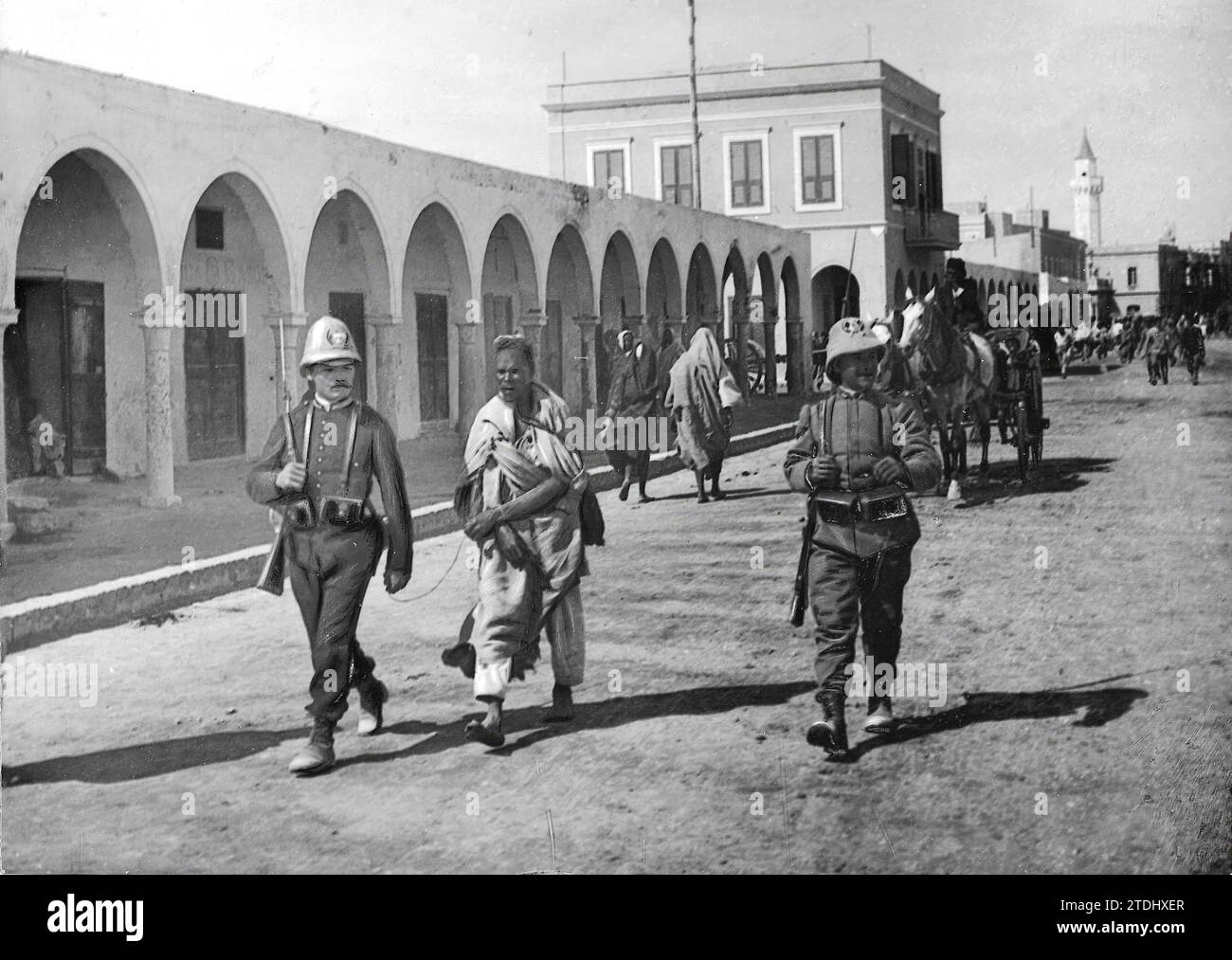 Italy, 11/01/1911. Guerra italo-turca. Guidare una spia araba, prigioniera a Tripoli. Crediti: Album / Archivo ABC / Charles Trampus Foto Stock