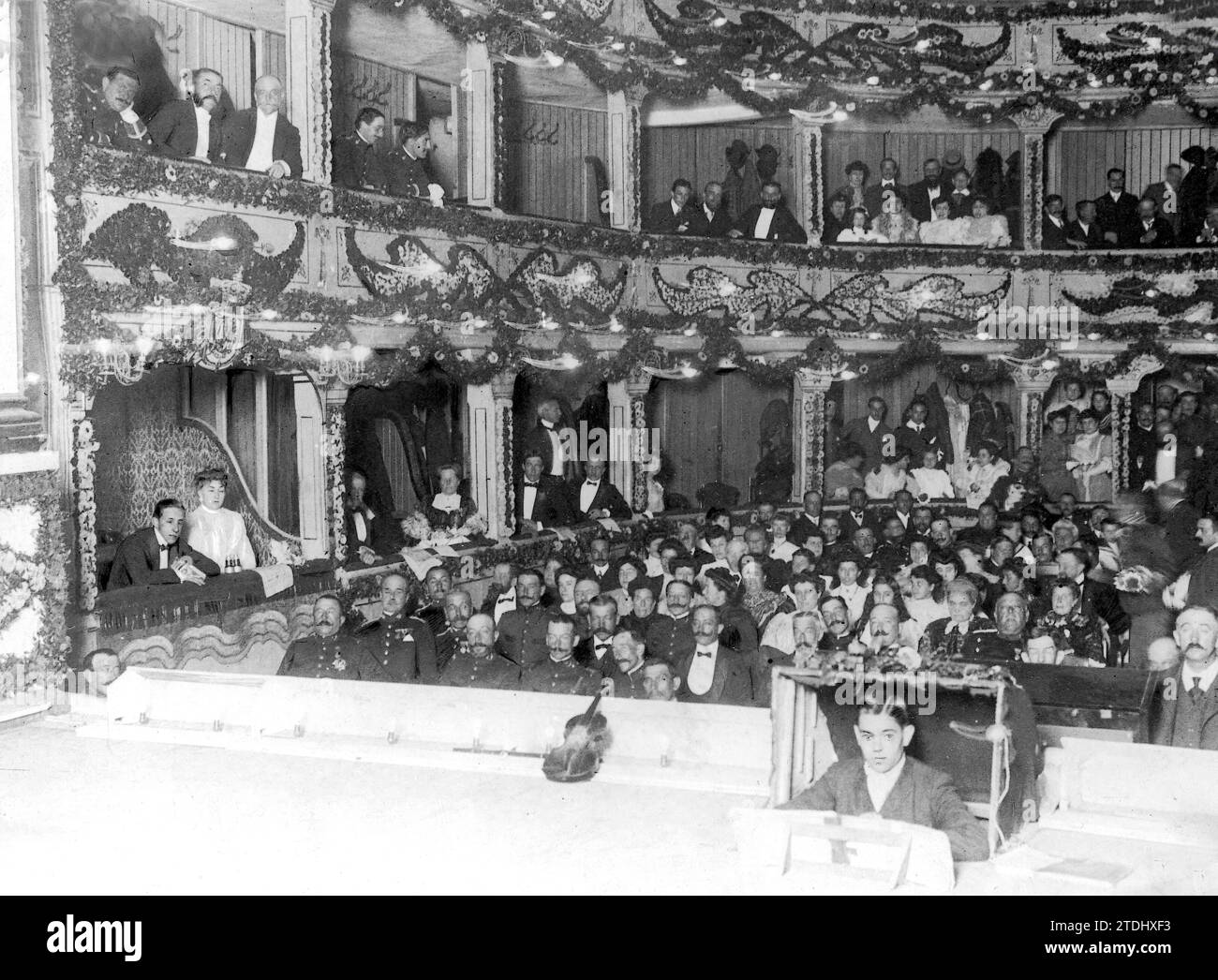 09/28/1906. I Kings on the Farm. Aspetto del teatro durante la funzione di carità del gala tenuto la notte precedente. Crediti: Album / Archivo ABC Foto Stock