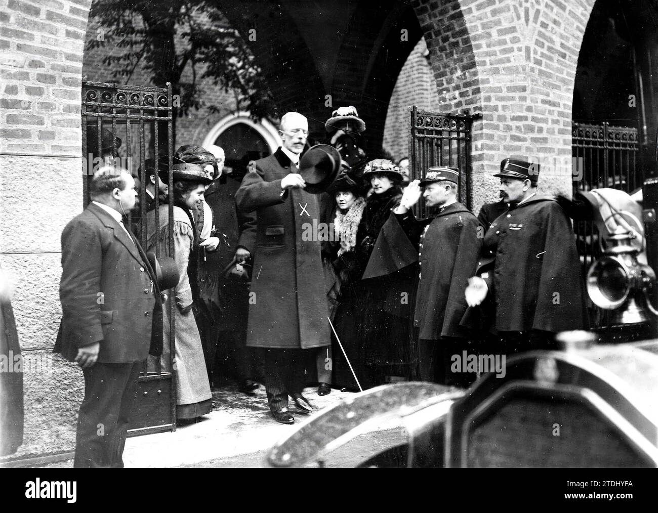 03/31/1913. Il re di Svezia a Parigi. Gustavo V (X), re di Svezia, partì per inaugurare la nuova chiesa svedese a Parigi. Foto Hugelmann (timbro). Crediti: Album / Archivo ABC / Louis Hugelmann Foto Stock